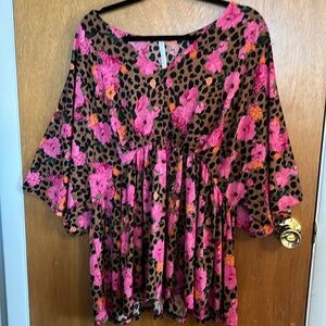 Gorgeous v-neckline Top Dear Scarlett